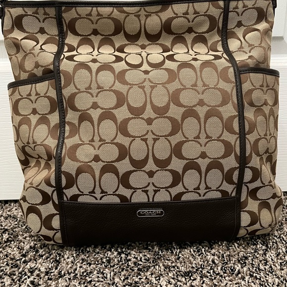 Signature COACH Park Hobo Style bag - Silver/Khaki/Mahogony - Like New - Picture 2 of 8